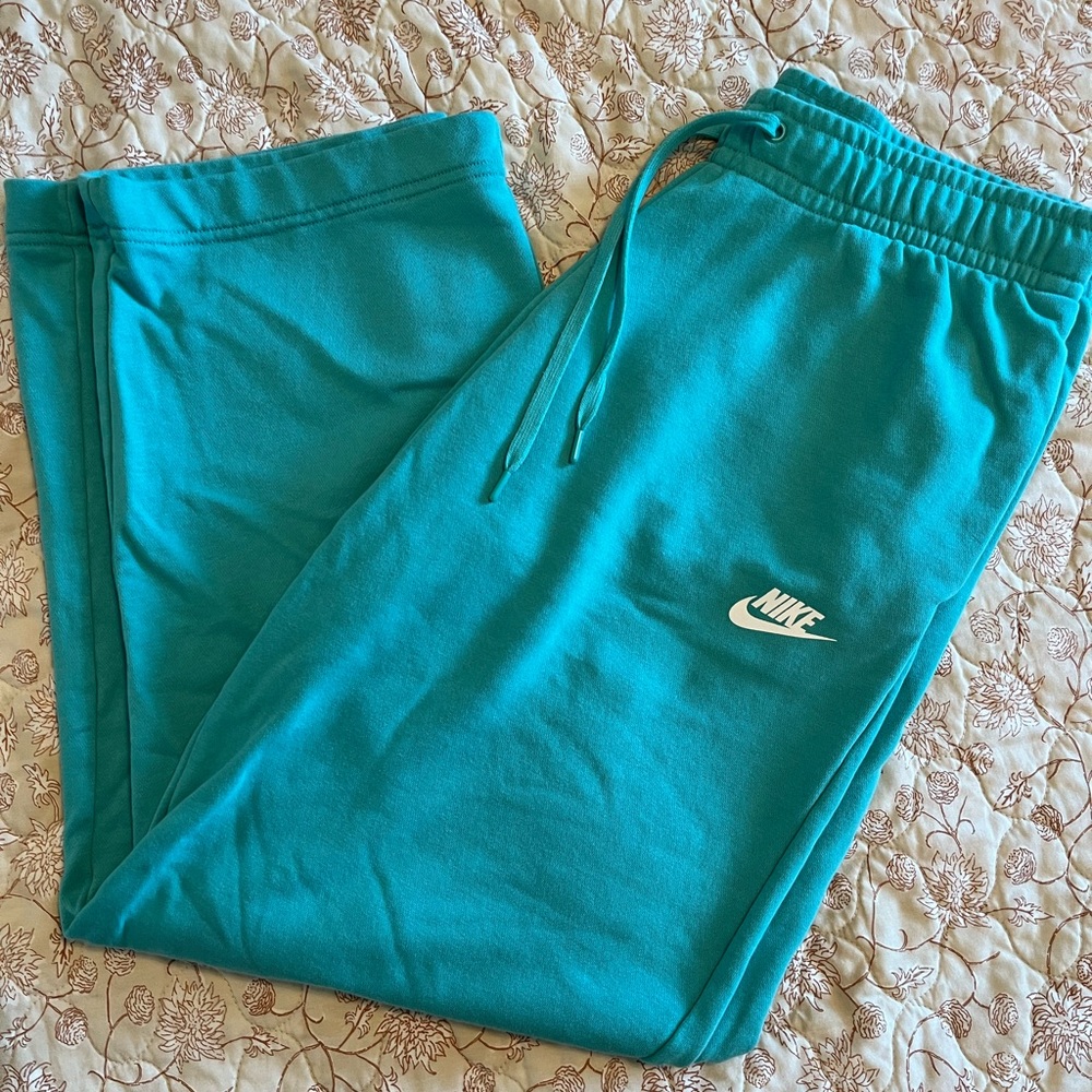 Nike wide leg sweatpants